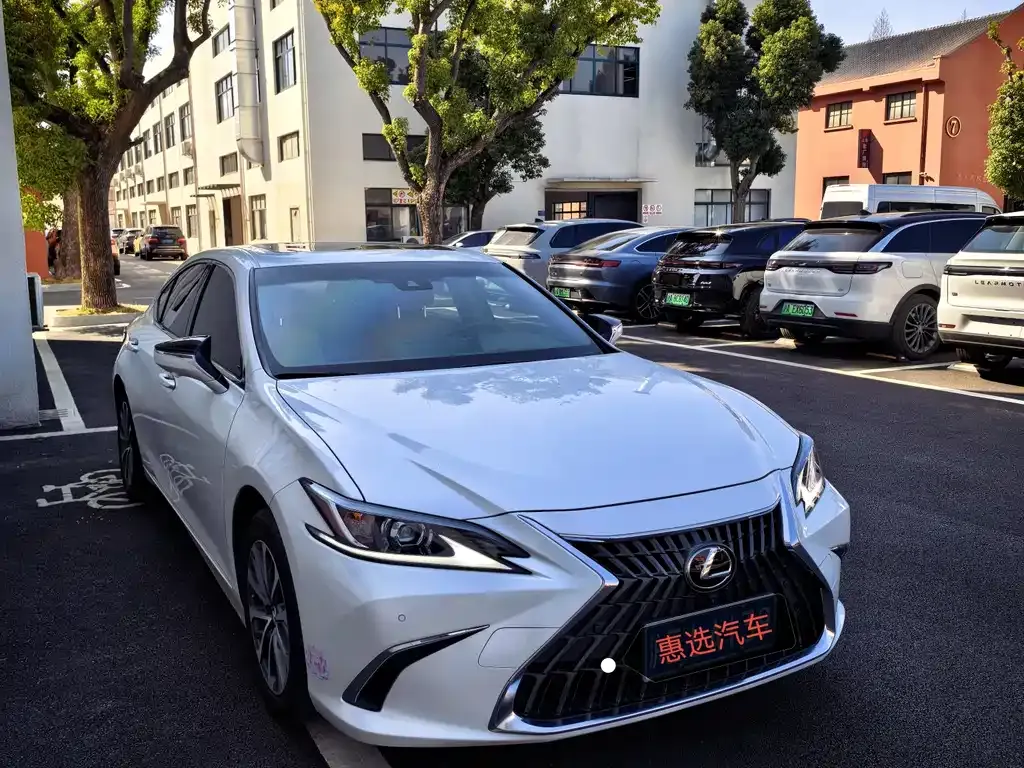 Lexus ES — фото 9