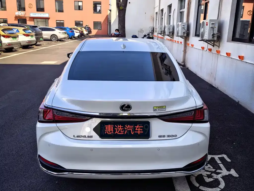 Lexus ES — фото 10