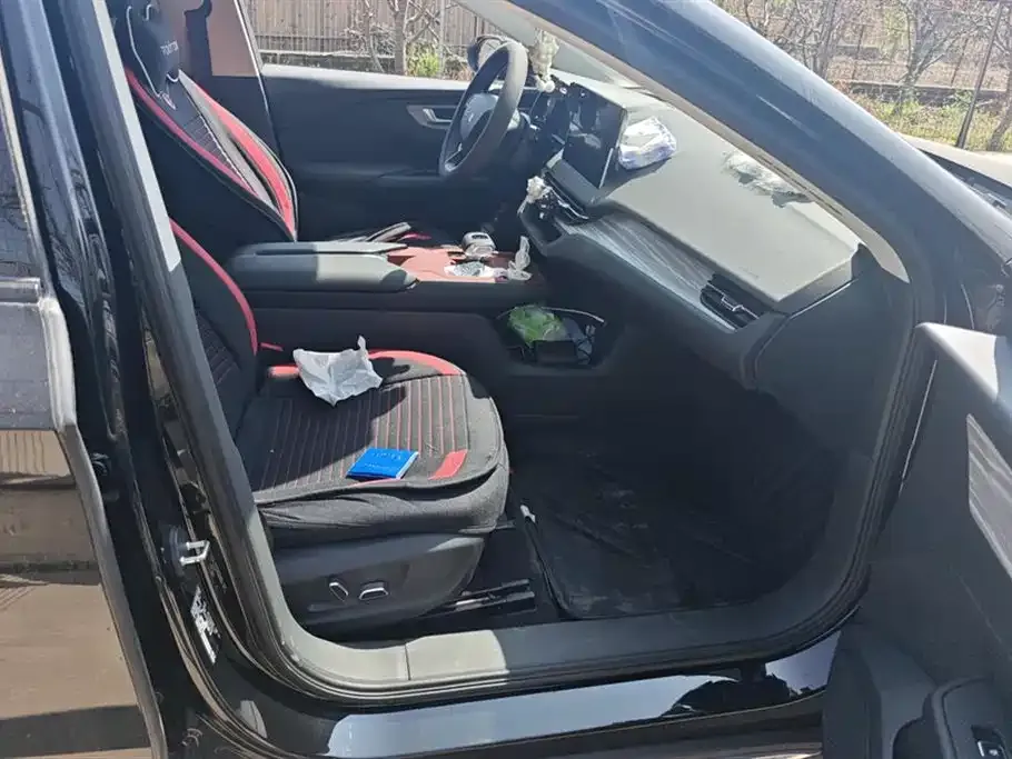 Hongqi E-QM5 2025 из CN, фото 6