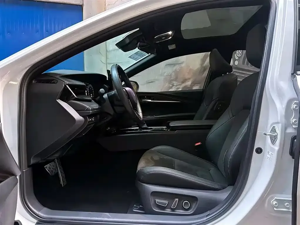 Toyota Camry 2024 из CN, фото 8