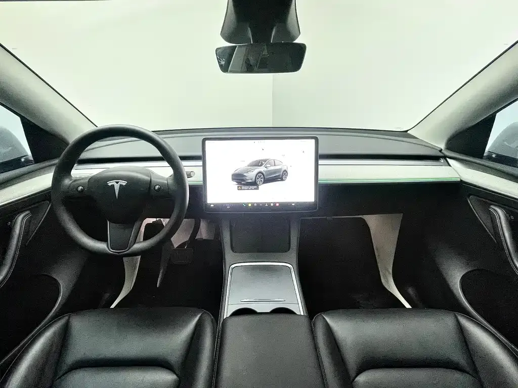 Tesla Model Y — фото 8