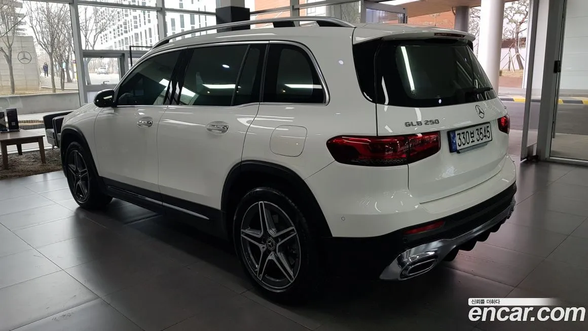 Mercedes-Benz GLB-Class — фото 10