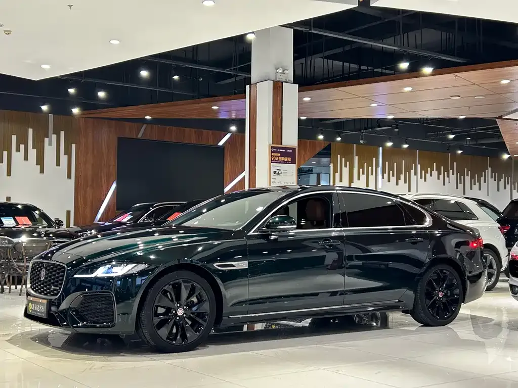 Jaguar XFL — фото 1