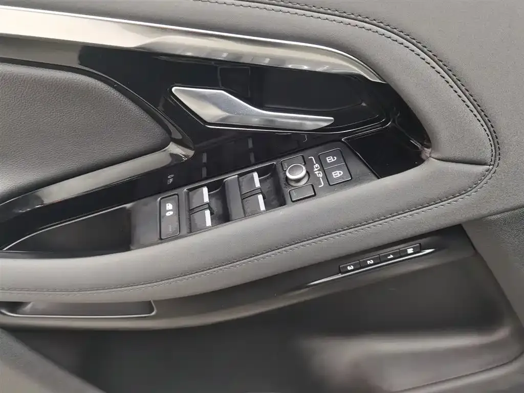 Land Rover Evoque PHEV 2022 из CN, фото 9