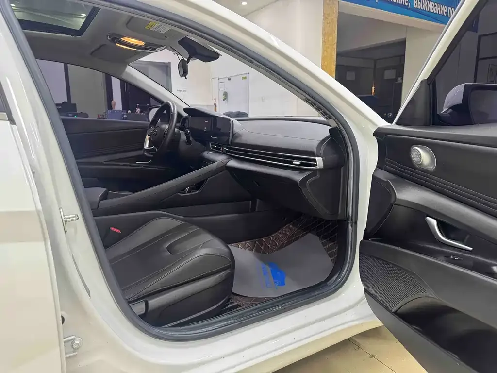 Hyundai Elantra 2021 из CN, фото 2