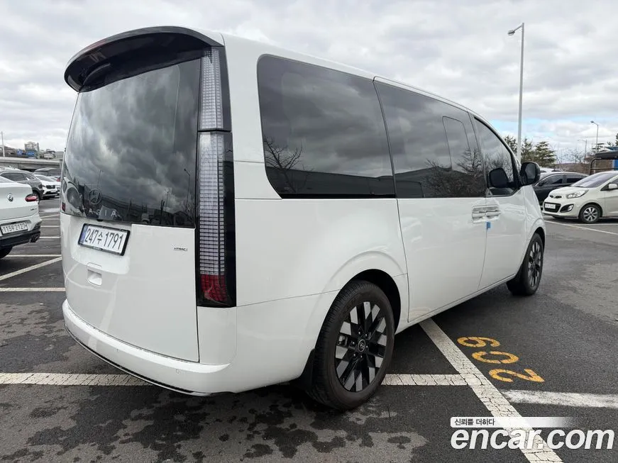Hyundai Staria — фото 2