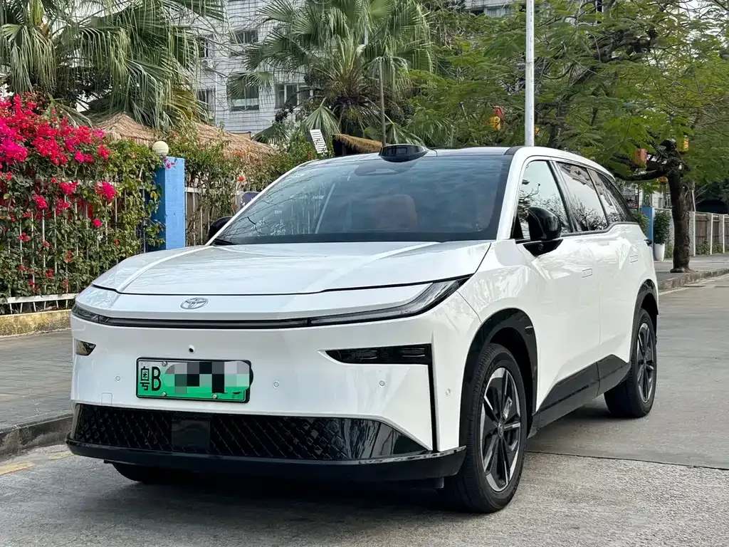 Toyota Platinum 3X 2026 из CN, фото 1