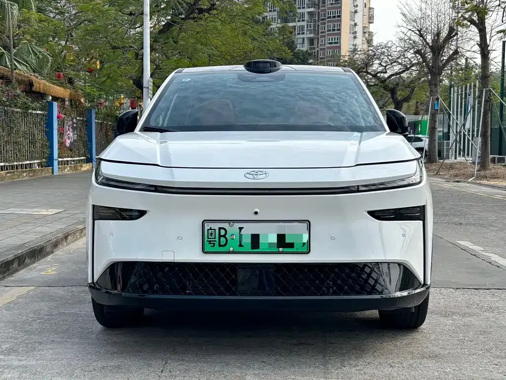 Toyota Platinum 3X 2026 из CN, фото 2