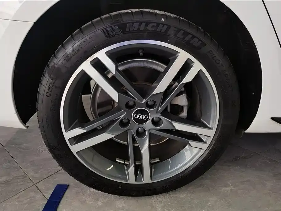 Audi A4L 2023 из CN, фото 8