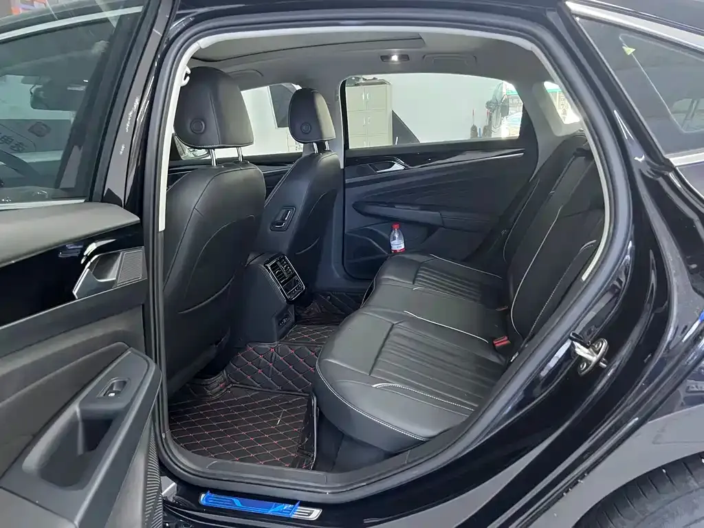 Volkswagen Passat New Energy — фото 3