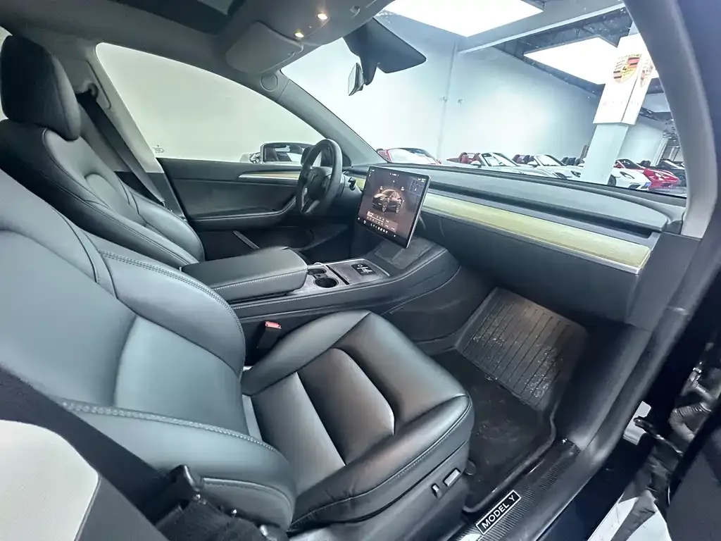 Tesla Model Y 2023 из CN, фото 3