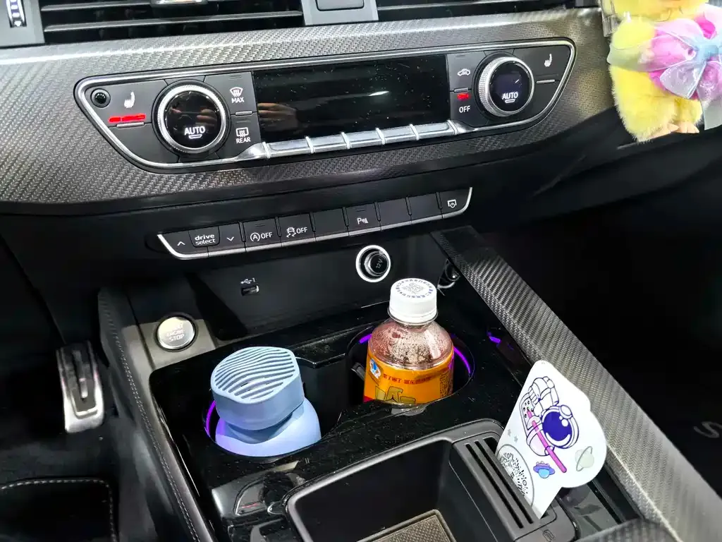 Audi A4L 2024 из CN, фото 3