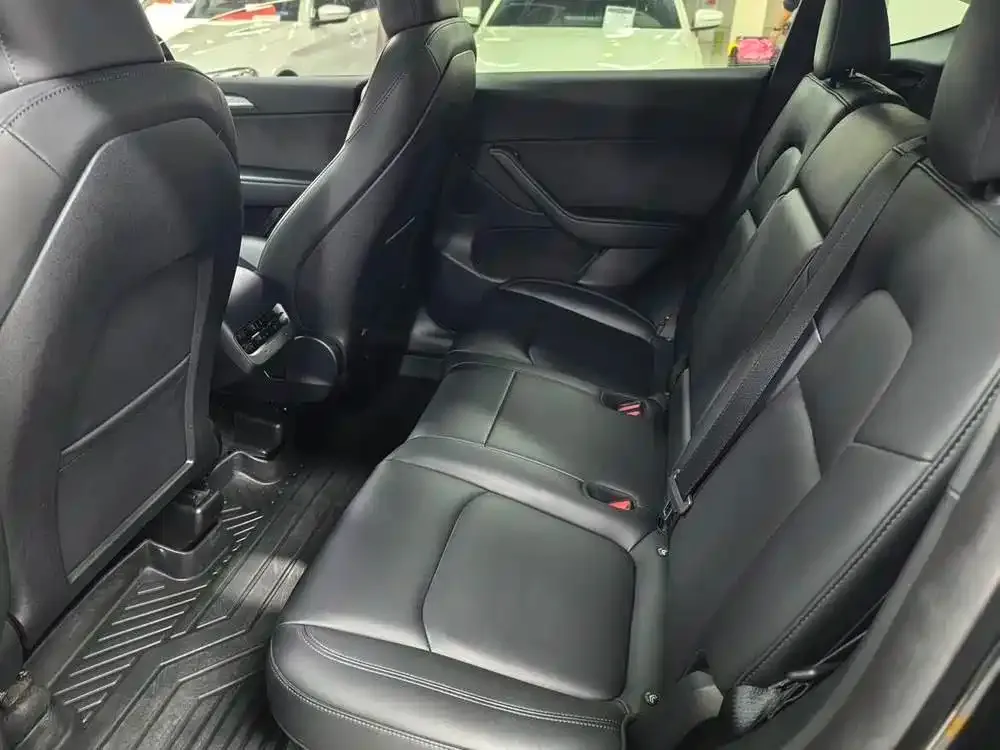 Tesla Model Y 2023 из CN, фото 2
