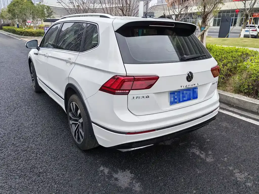 Volkswagen Tiguan L — фото 5