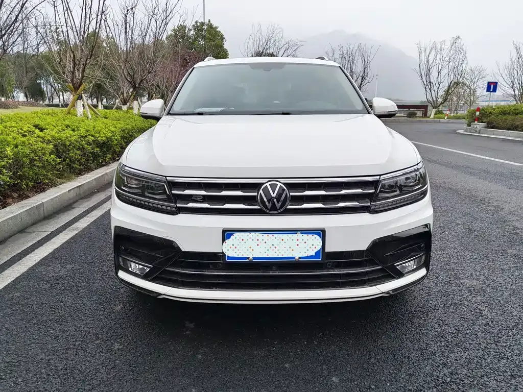 Volkswagen Tiguan L — фото 4