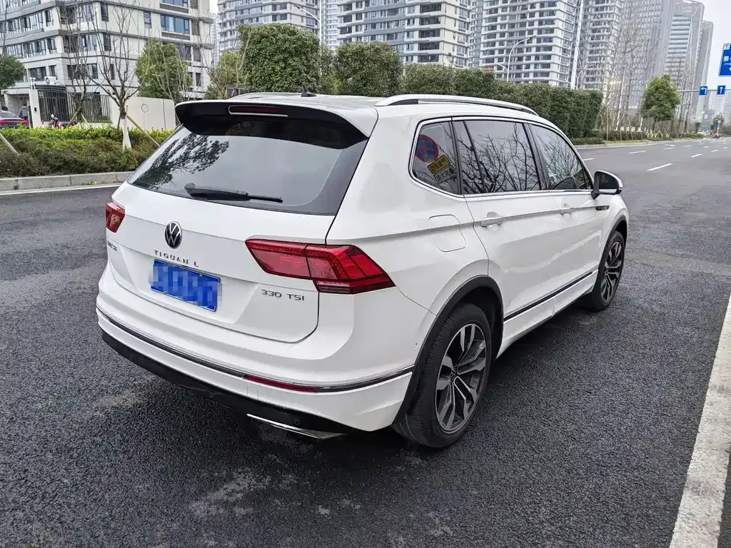 Volkswagen Tiguan L — фото 2