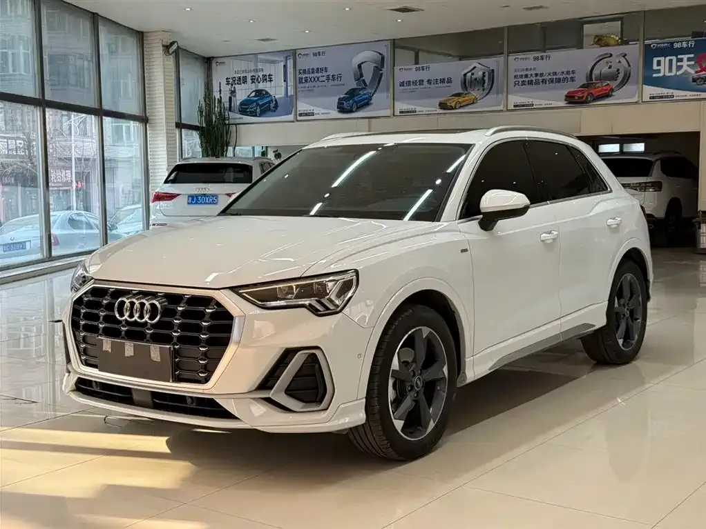 Audi Q3 — фото 1