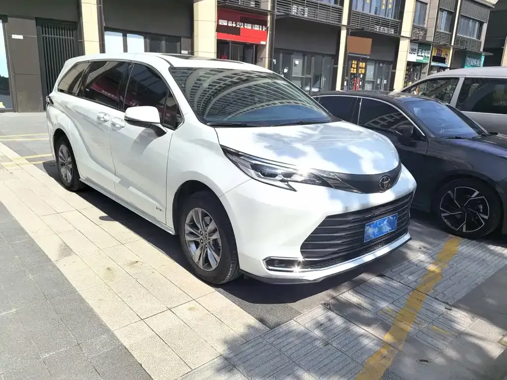 Toyota Sienna 2025 из CN, фото 1