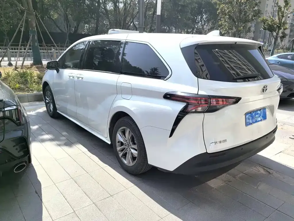 Toyota Sienna 2025 из CN, фото 6