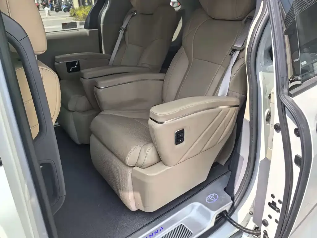 Toyota Sienna 2025 из CN, фото 5