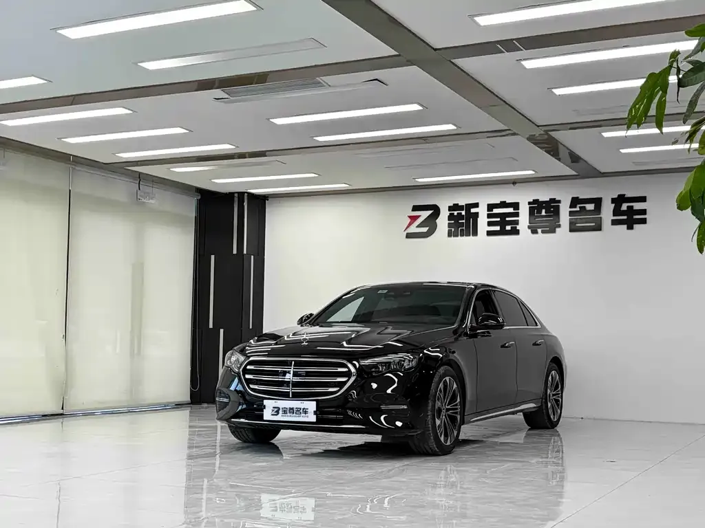 Mercedes-Benz E-Class — фото 1
