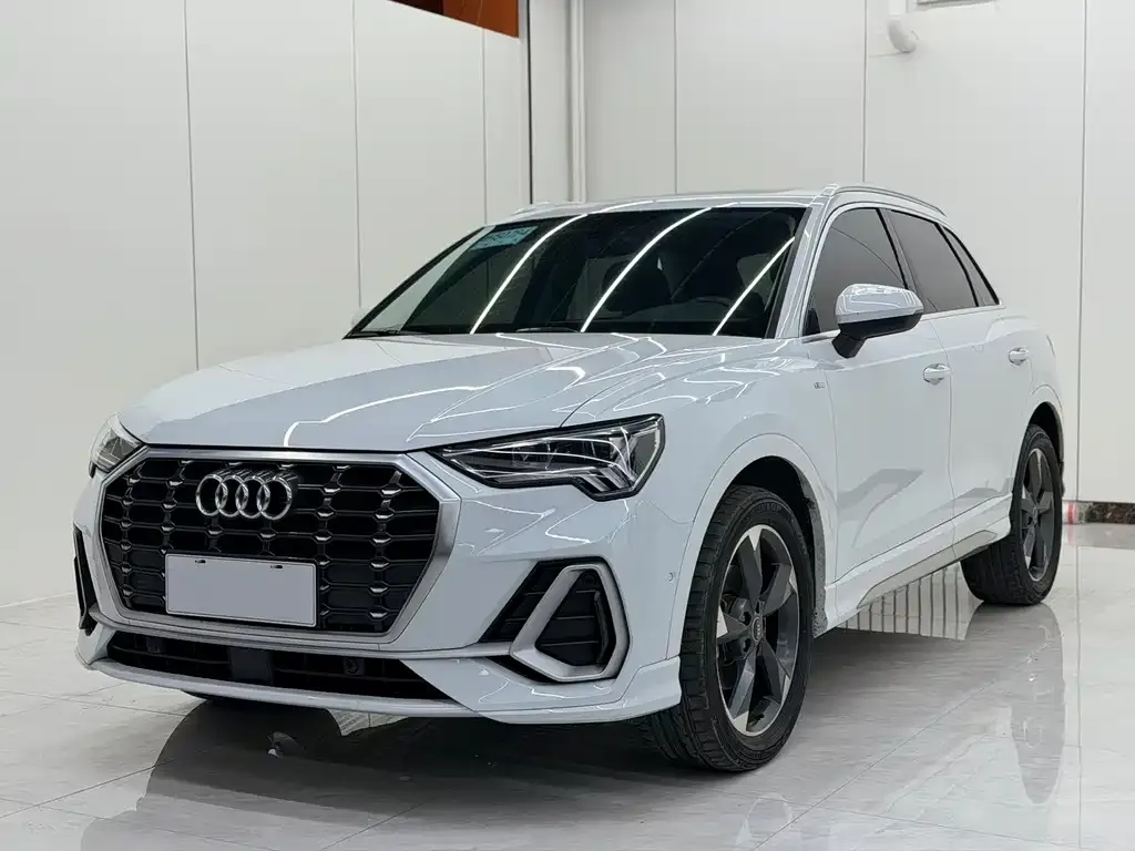 Audi Q3 — фото 1
