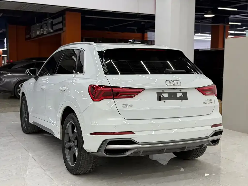 Audi Q3 — фото 10