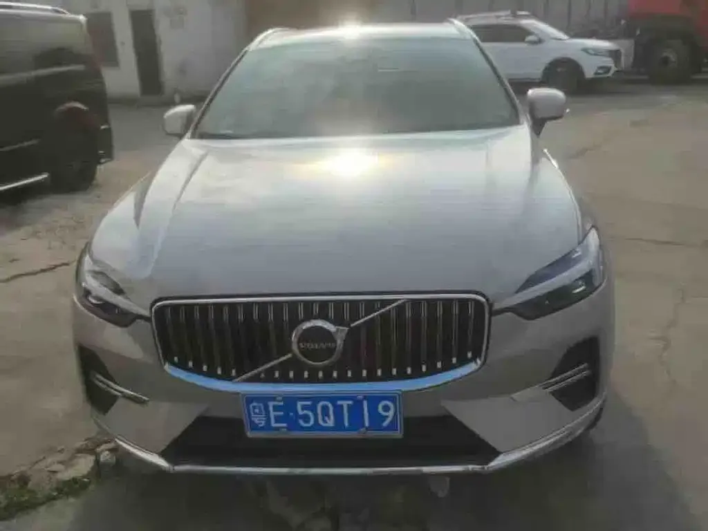 Volvo XC60 2022 из CN, фото 1