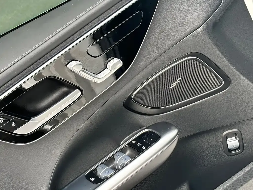 Mercedes-Benz C-Class — фото 10