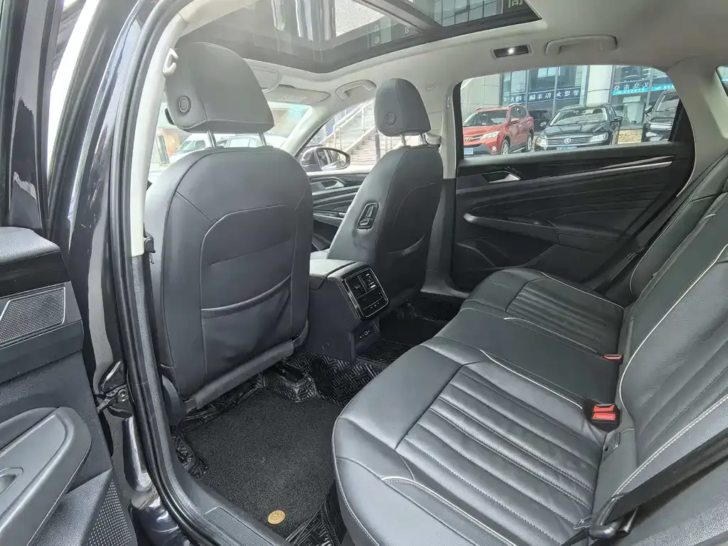 Volkswagen Passat 2021 из CN, фото 7