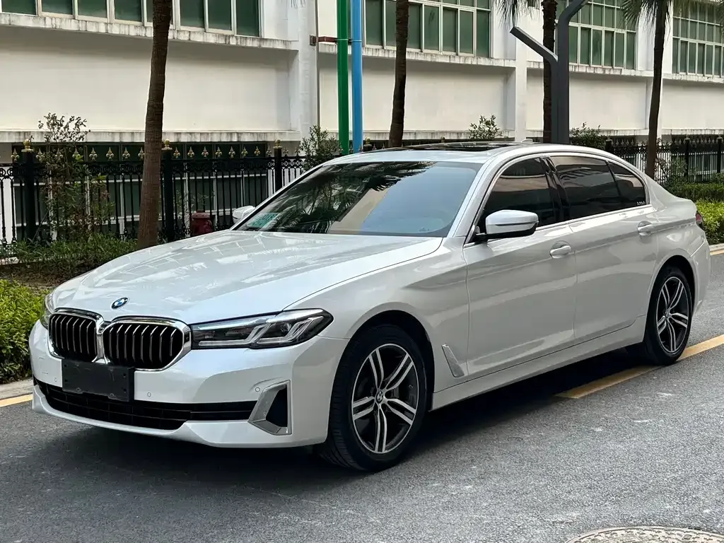 BMW 5 Series — фото 1