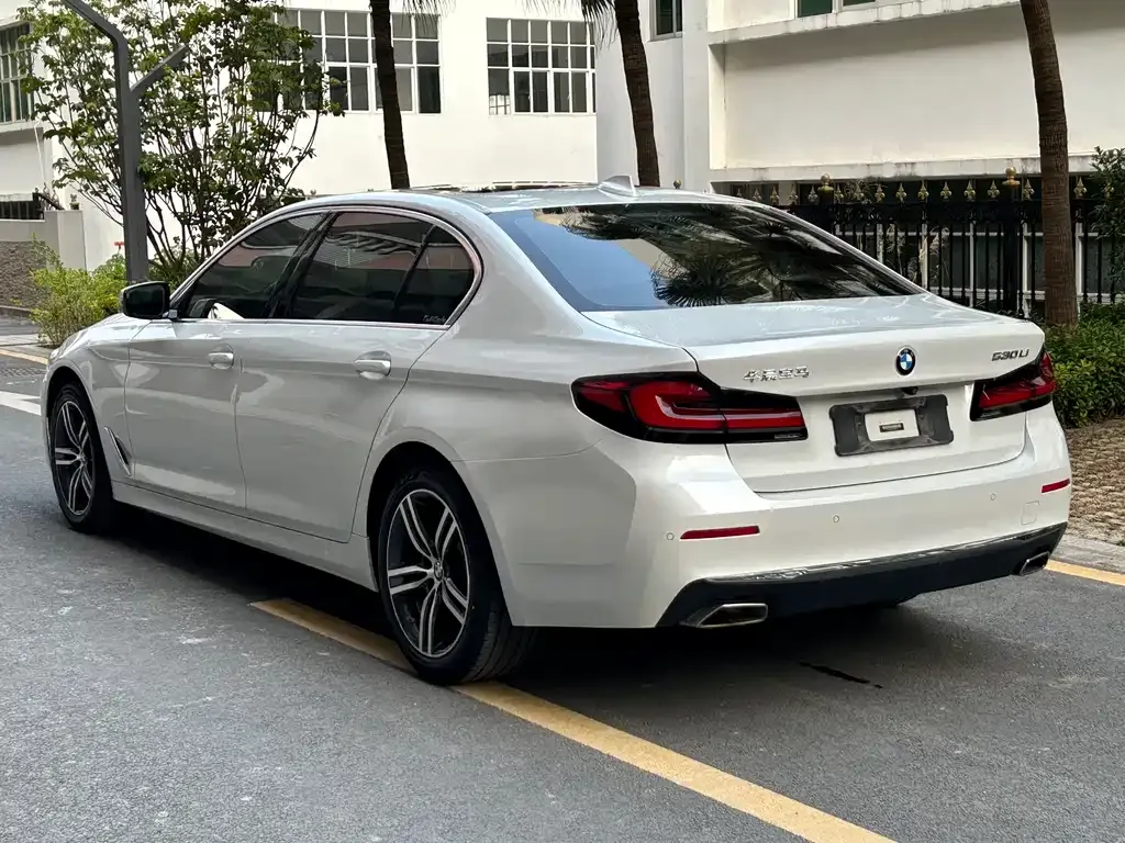 BMW 5 Series — фото 10
