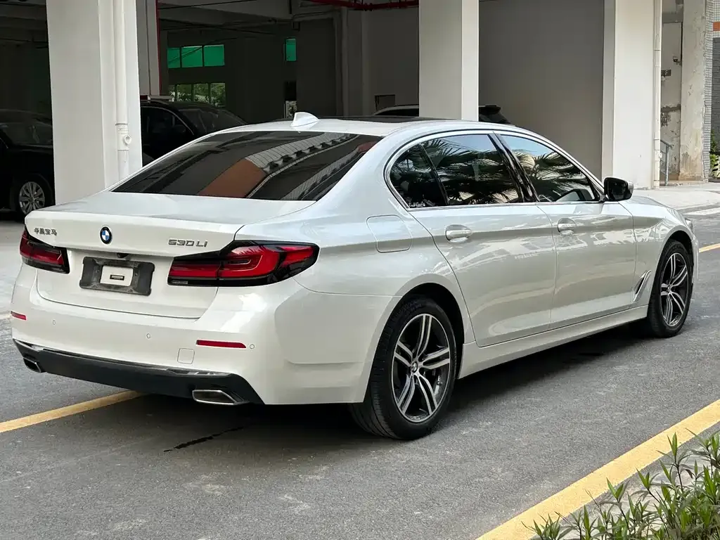 BMW 5 Series — фото 9