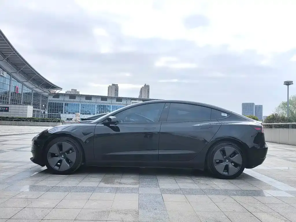 Tesla Model 3 — фото 4