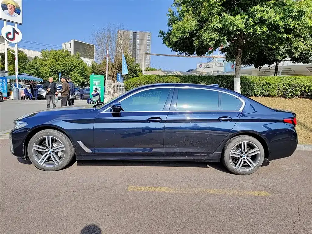 BMW 5 Series — фото 6