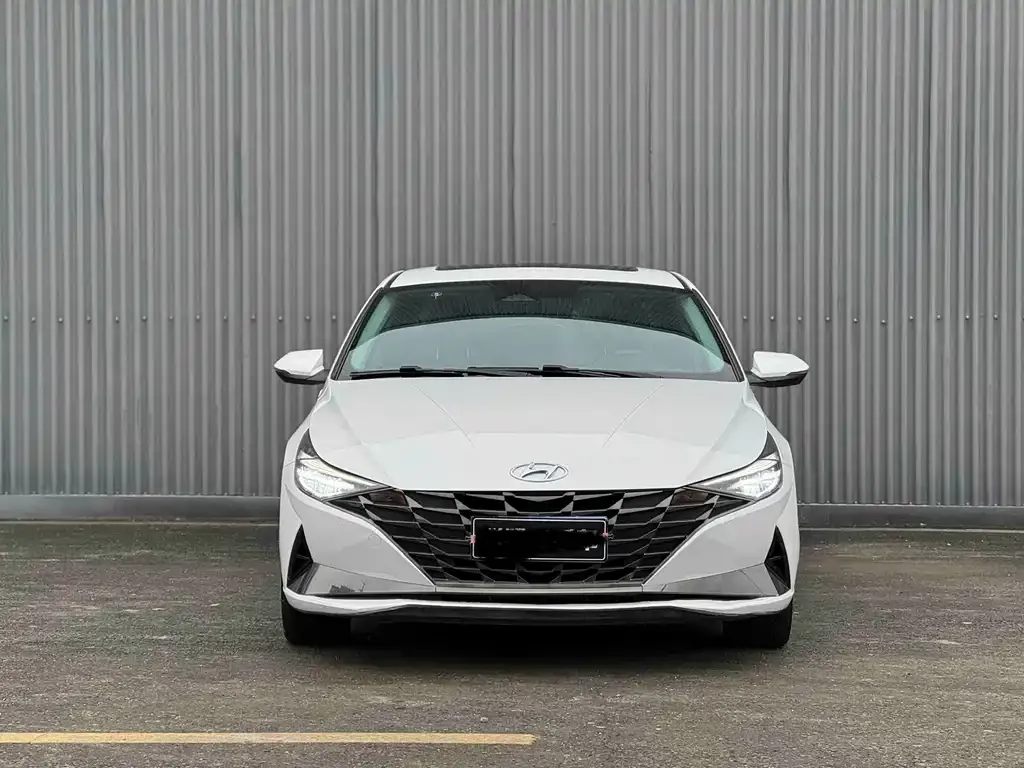Hyundai Elantra — фото 2