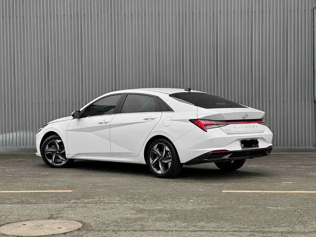 Hyundai Elantra — фото 6