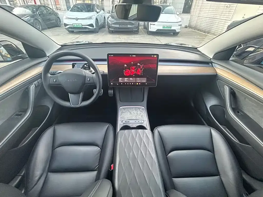 Tesla Model 3 — фото 9