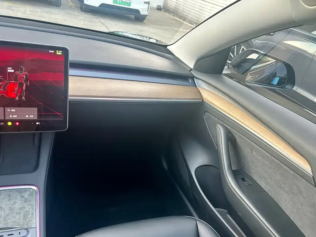 Tesla Model 3 — фото 3