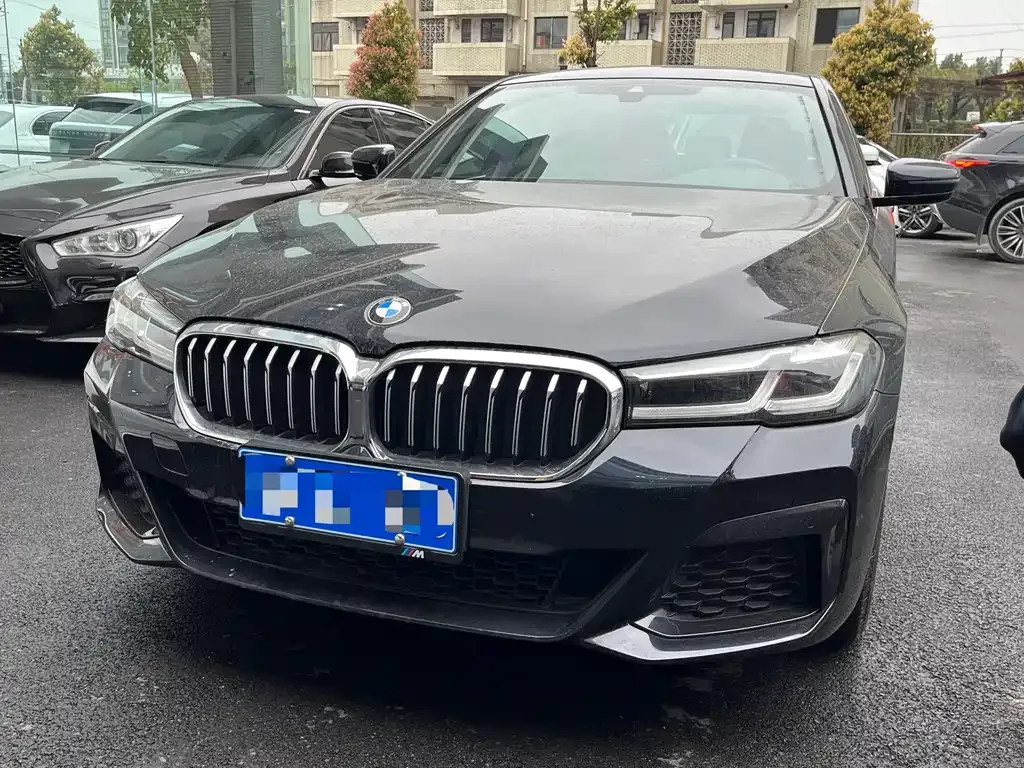 BMW 5 Series — фото 1
