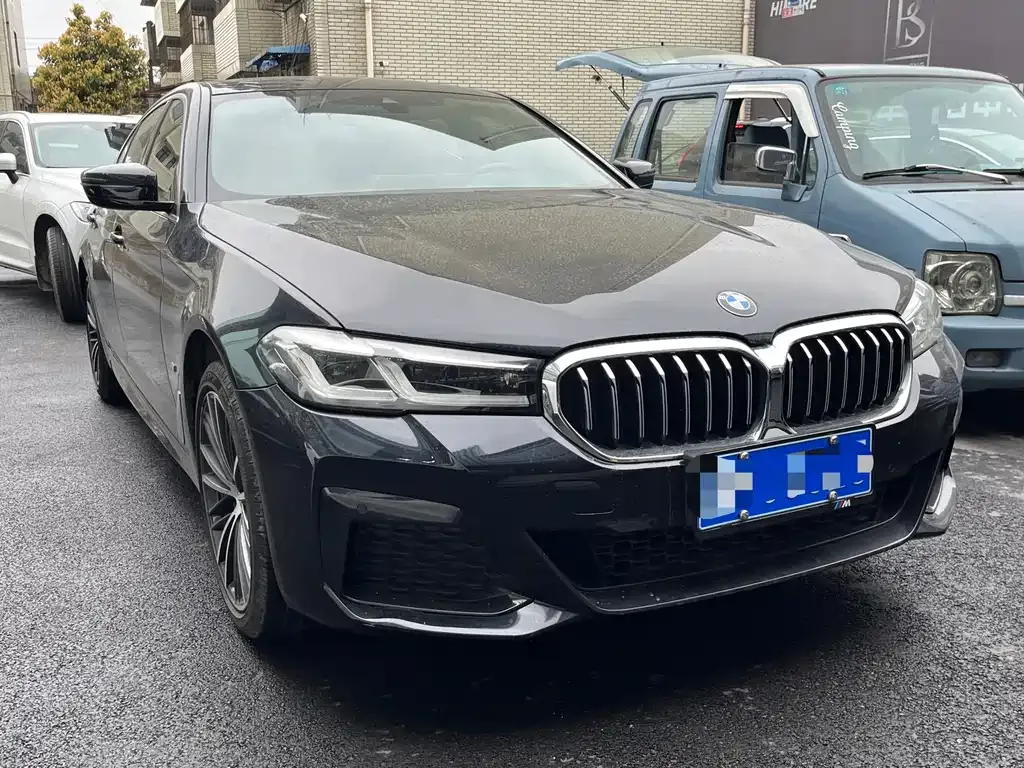 BMW 5 Series — фото 9