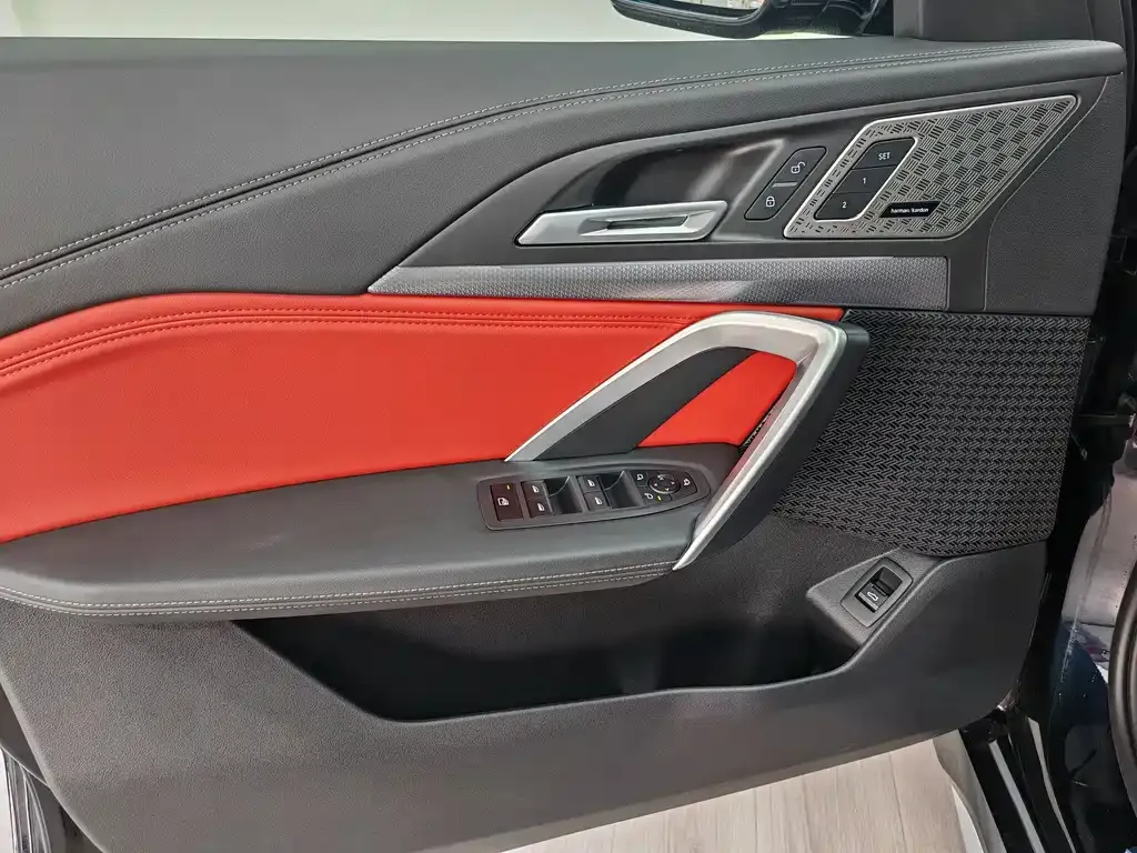 BMW iX1 2025 из CN, фото 4