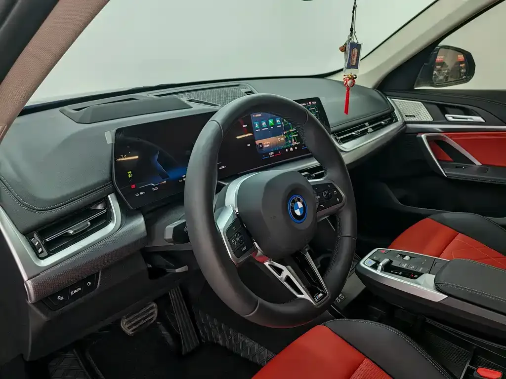 BMW iX1 2025 из CN, фото 3