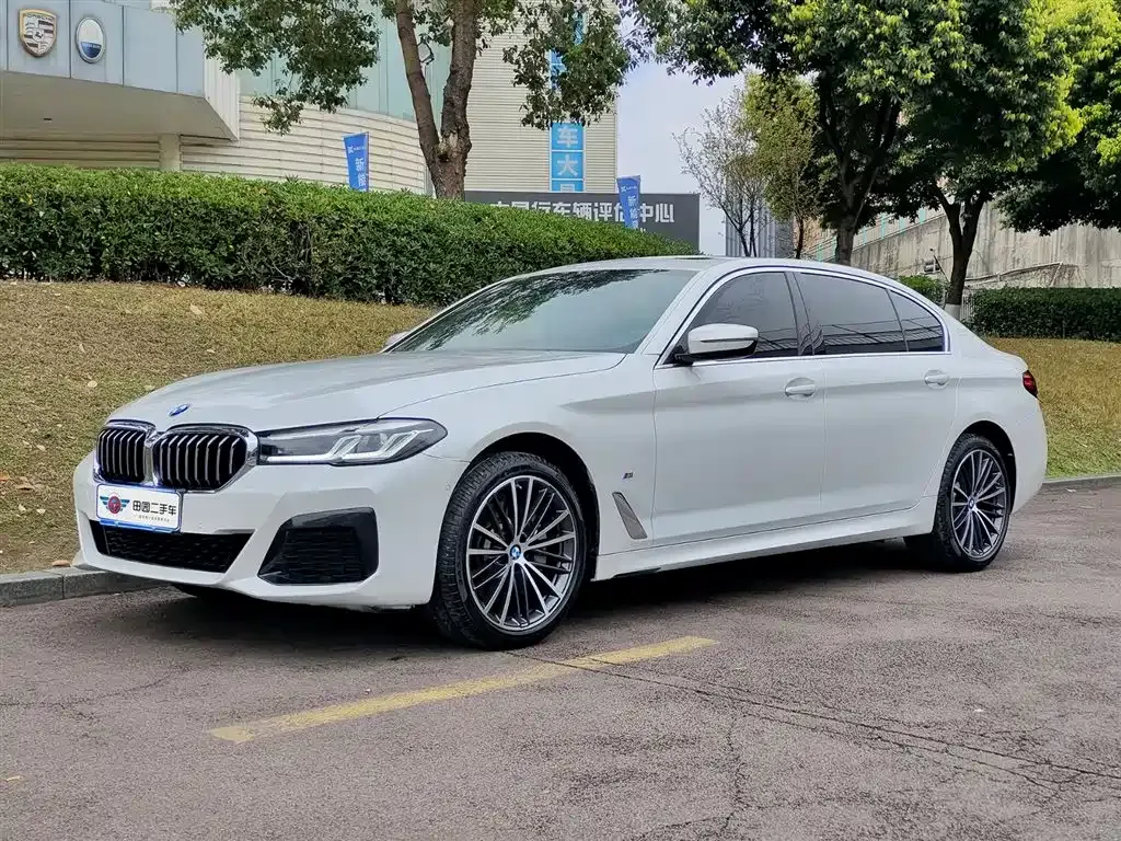 BMW 5 Series — фото 1
