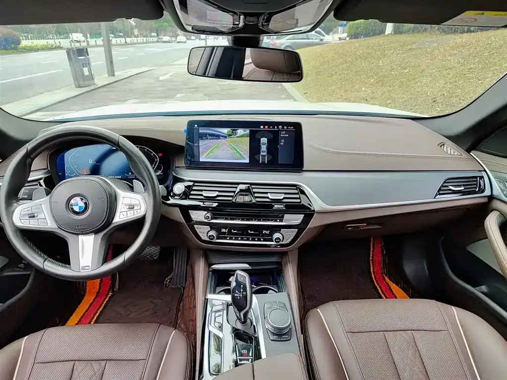BMW 5 Series — фото 9
