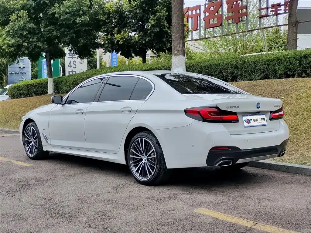 BMW 5 Series — фото 4