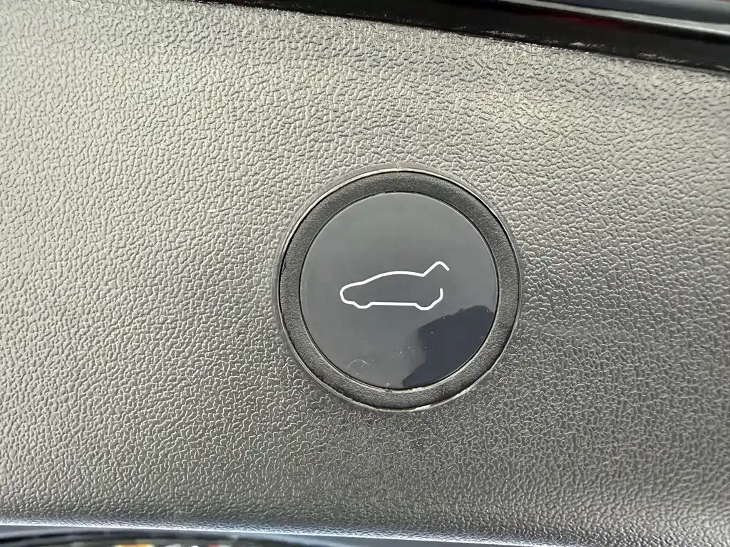 Tesla Model 3 — фото 9