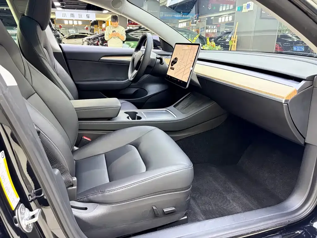 Tesla Model 3 — фото 5