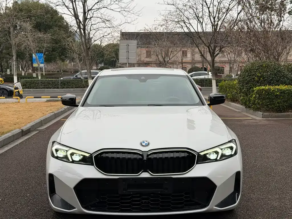 BMW 3 Series 2023 из CN, фото 10