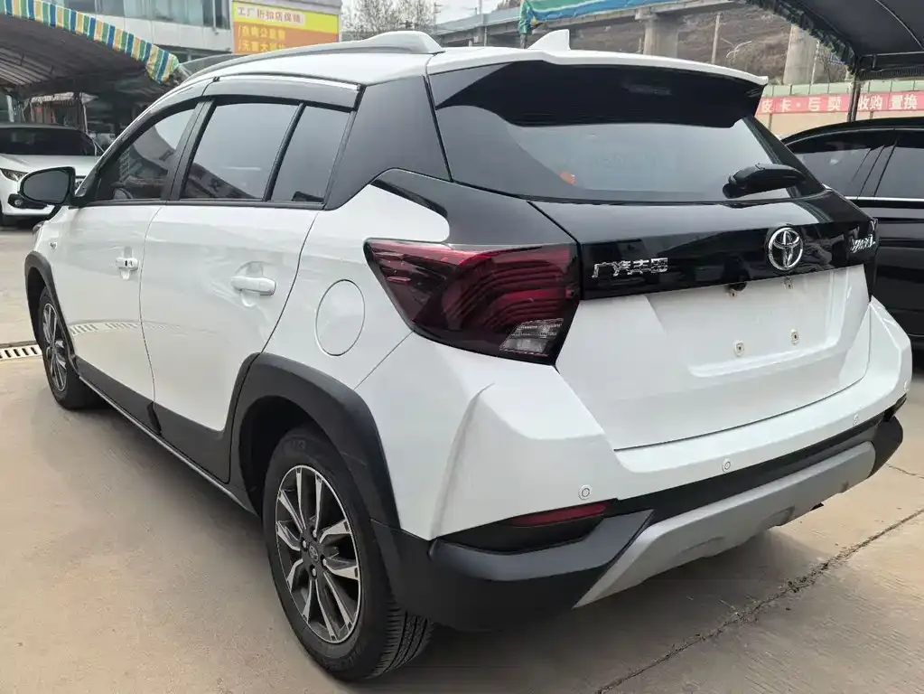 Toyota Yaris L — фото 8